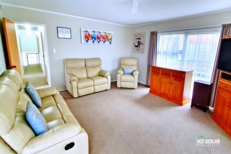 Photo of property in 16 Puketitiro Street, Glen Eden, Auckland, 0602