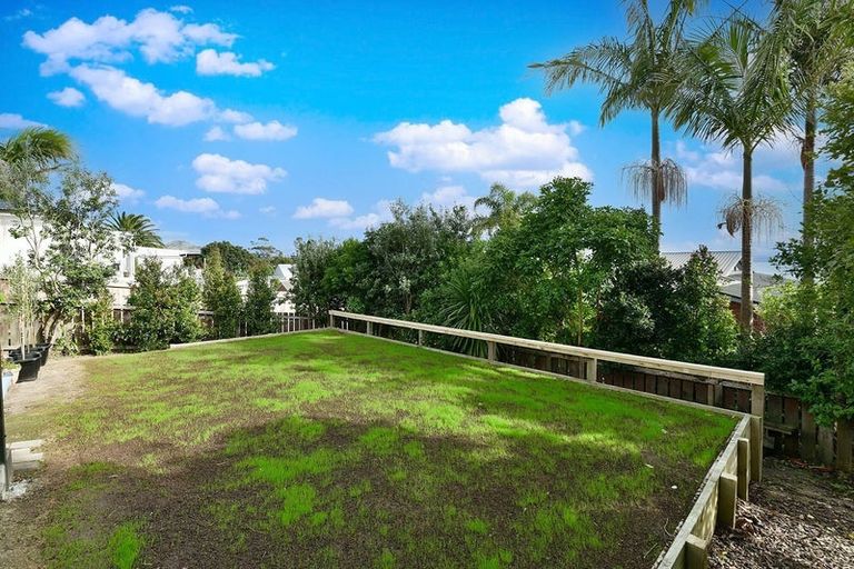 Photo of property in 956 Whangaparaoa Road, Manly, Whangaparaoa, 0930