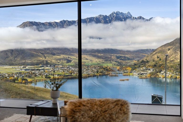 Photo of property in 6 Florence Close, Queenstown Hill, Queenstown, 9300