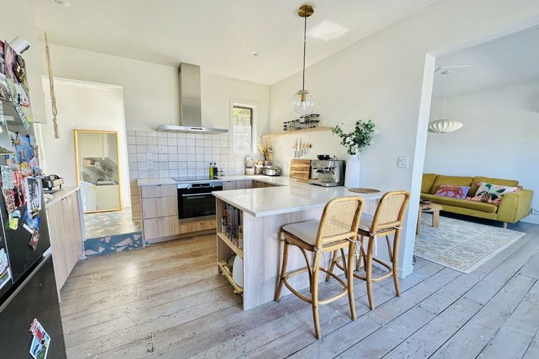 Photo of property in 438 The Esplanade, Island Bay, Wellington, 6023