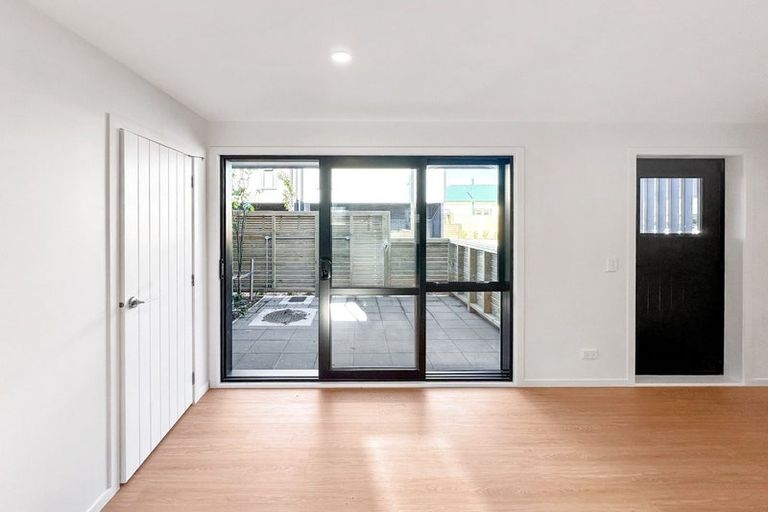 Photo of property in 2/8 Victoria Street, Ebdentown, Upper Hutt, 5018