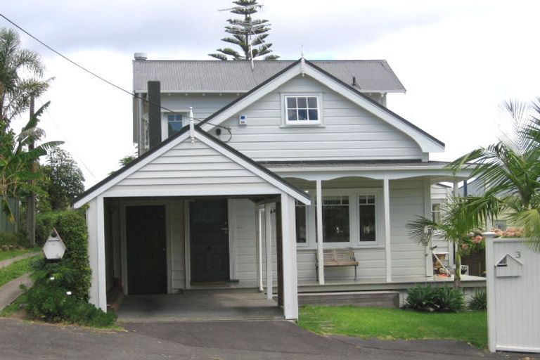 Photo of property in 3 Glen Road, Stanley Point, Auckland, 0624