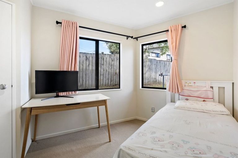 Photo of property in 2/160 Archers Road, Glenfield, Auckland, 0629