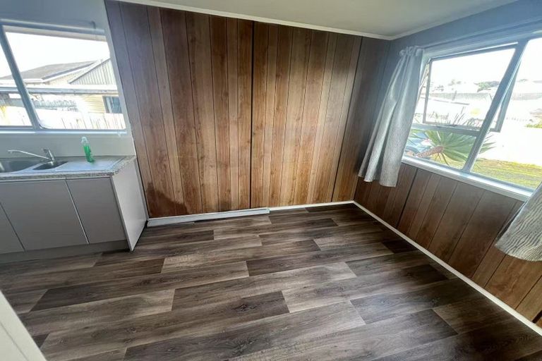 Photo of property in 2 Cranberry Place, Bucklands Beach, Auckland, 2012