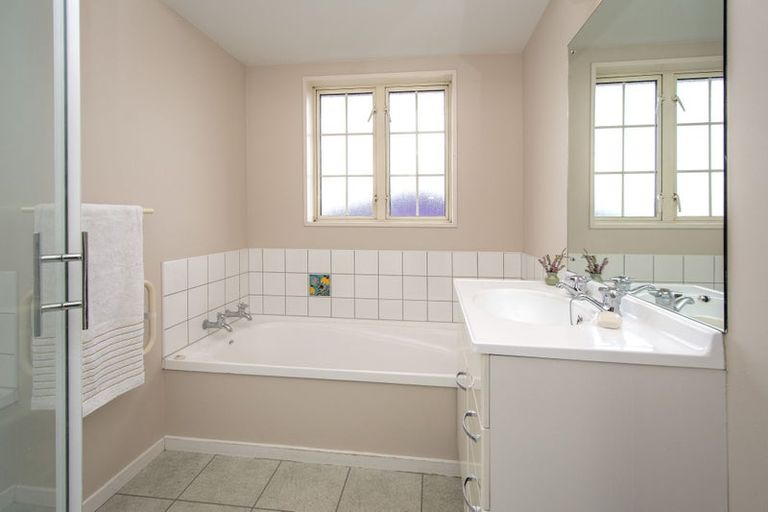 Photo of property in 98a Warren Crescent, Hillmorton, Christchurch, 8025