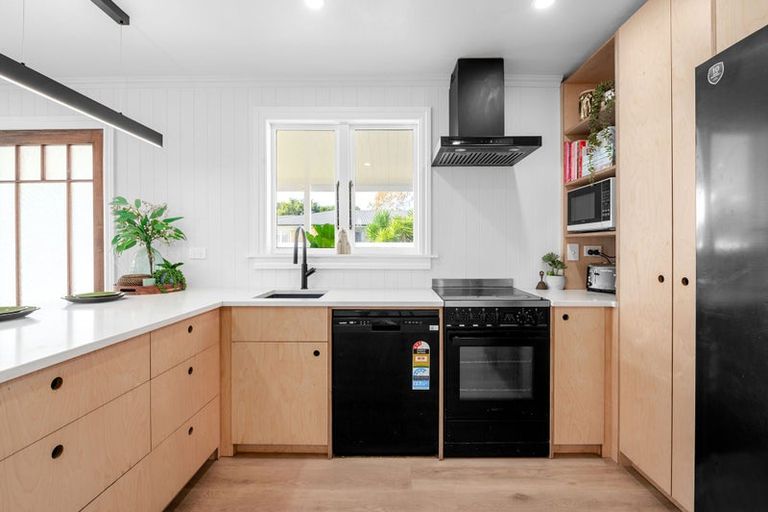 Photo of property in 30 Storey Avenue, Forest Lake, Hamilton, 3200