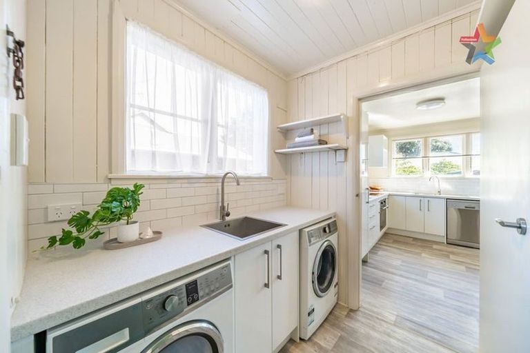 Photo of property in 213 Knights Road, Hutt Central, Lower Hutt, 5011