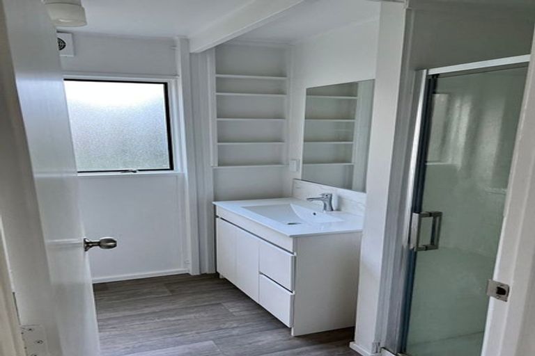 Photo of property in 15 Oreil Avenue, West Harbour, Auckland, 0618