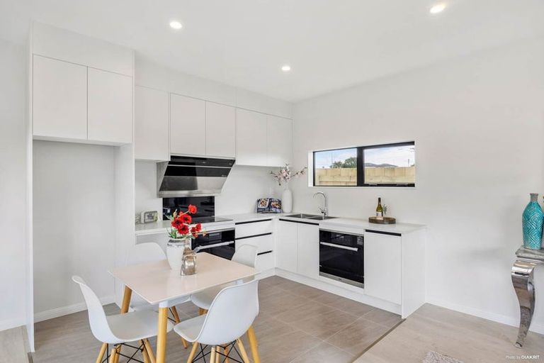 Photo of property in 63 Flanshaw Road, Te Atatu South, Auckland, 0610