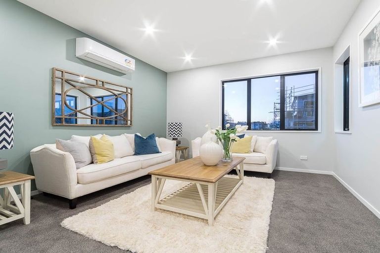 Photo of property in 11 Kearns Drive, Hobsonville, Auckland, 0616