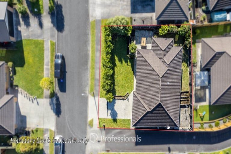 Photo of property in 17 Aragon Grove, Kingsley Heights, Upper Hutt, 5018