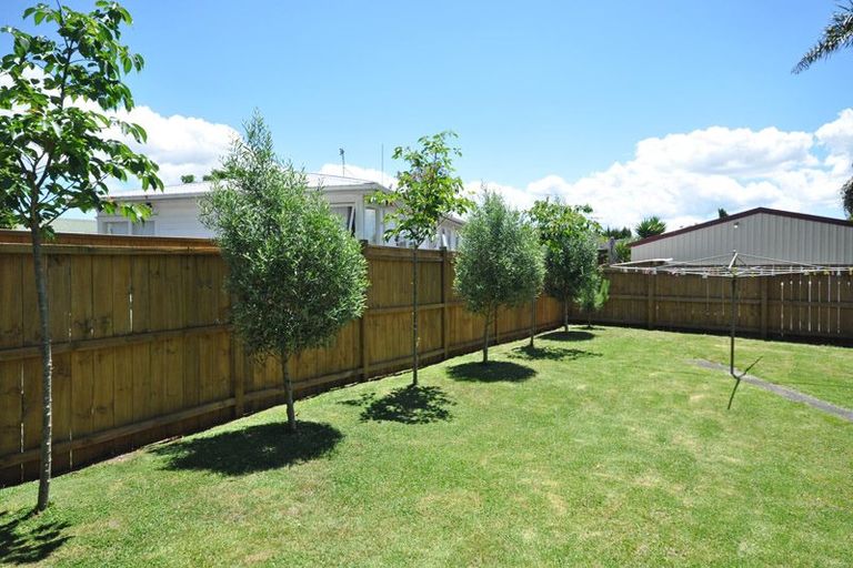Photo of property in 34 Durham Street, Te Atatu Peninsula, Auckland, 0610