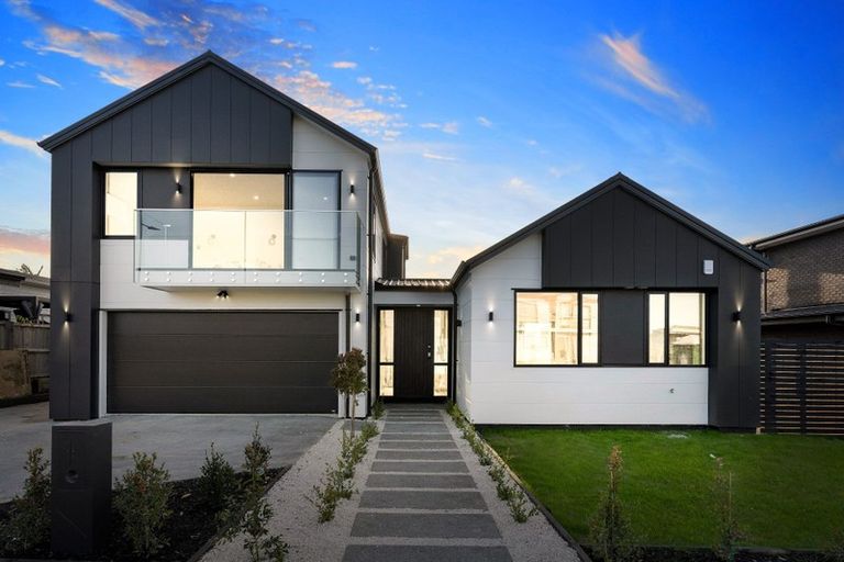 Photo of property in 14 Mutetai Road, Clarks Beach, 2122