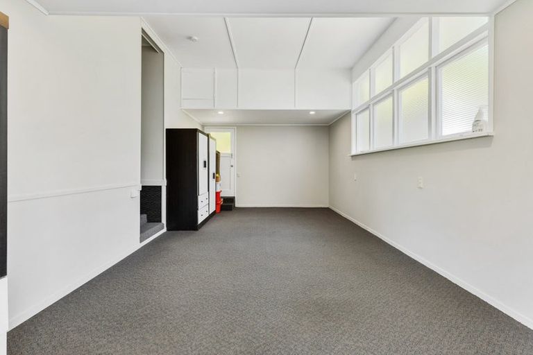 Photo of property in 11 Luke Place, Eastern Beach, Auckland, 2012