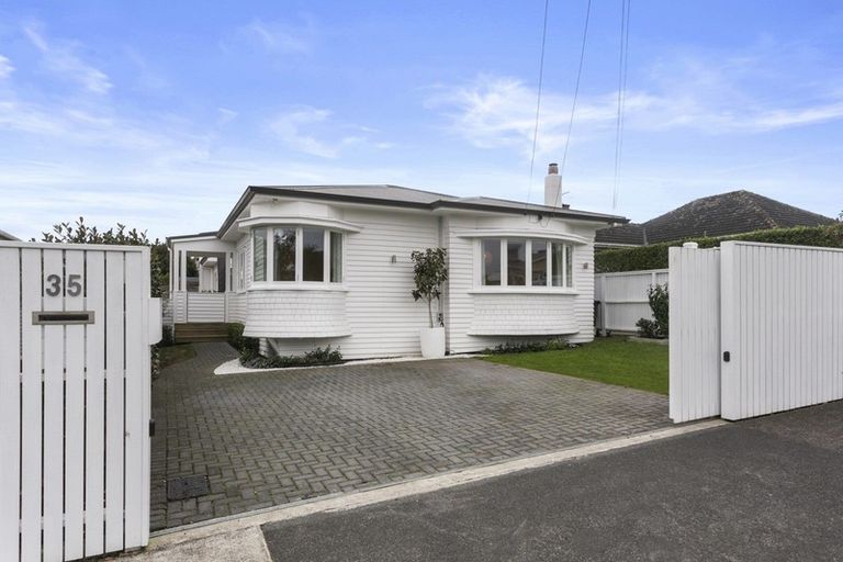 Photo of property in 35 Kiwi Road, Point Chevalier, Auckland, 1022