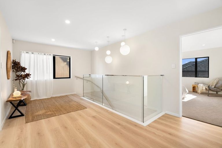 Photo of property in 2a Knights Close, Rothesay Bay, Auckland, 0630