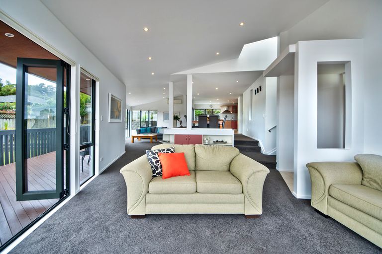 Photo of property in 24 Chamari Close, Titirangi, Auckland, 0604