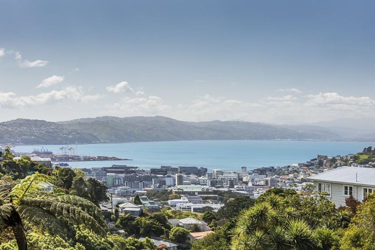 Photo of property in 34 Connaught Terrace, Brooklyn, Wellington, 6021