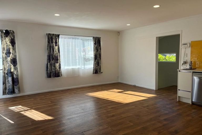 Photo of property in 2/2 Aotea Road, Glen Eden, Auckland, 0602