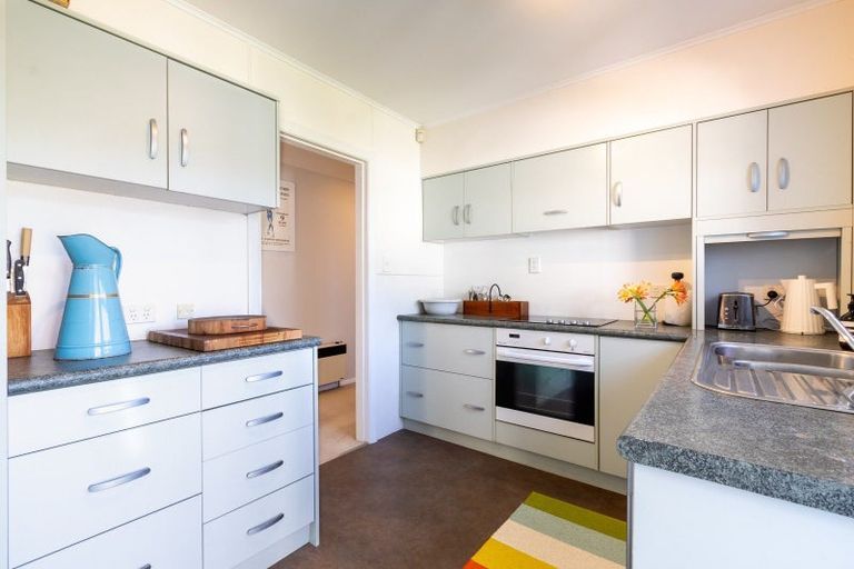 Photo of property in 28 Karu Crescent, Waikanae, 5036