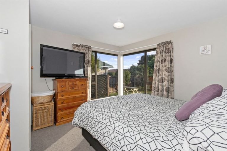 Photo of property in 11 Quebec Place, Wainoni, Christchurch, 8061