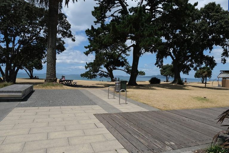 Photo of property in 2/8 Shakespeare Road, Milford, Auckland, 0620