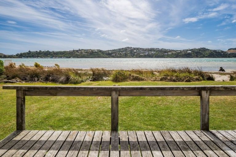 Photo of property in 57-59 Seaview Road, Paremata, Porirua, 5024