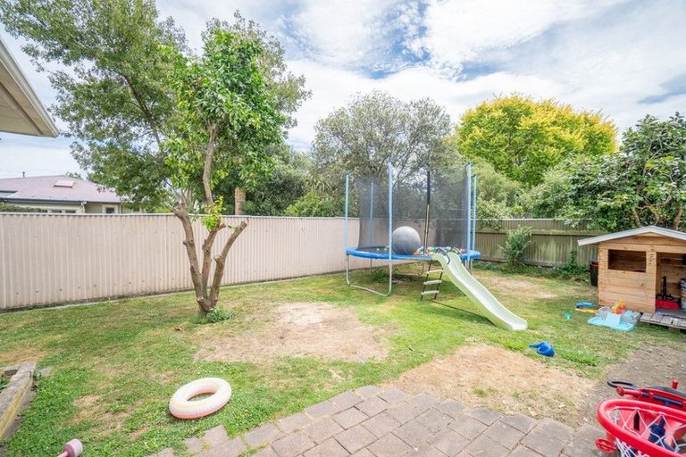 Photo of property in 12 Kowhai Avenue, Takaro, Palmerston North, 4410