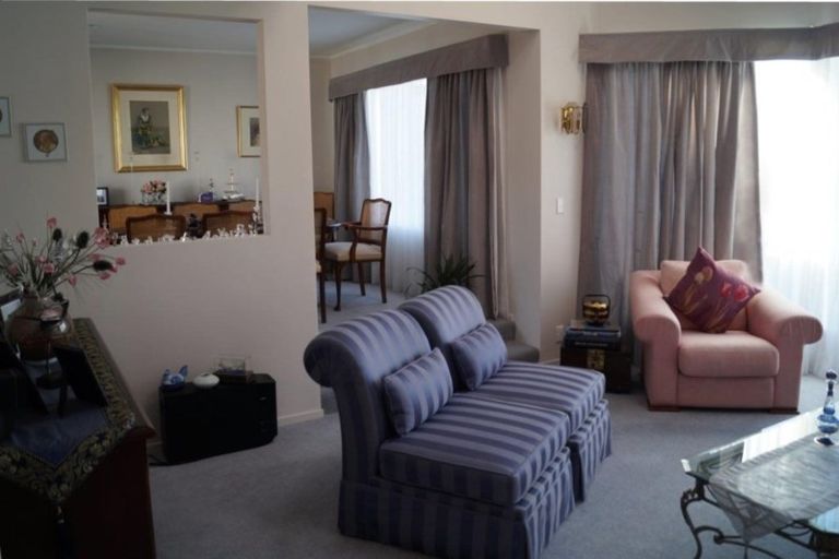 Photo of property in 32 Ashton Fitchett Drive, Brooklyn, Wellington, 6021