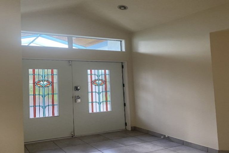 Photo of property in 39 Lanyon Place, Whitby, Porirua, 5024