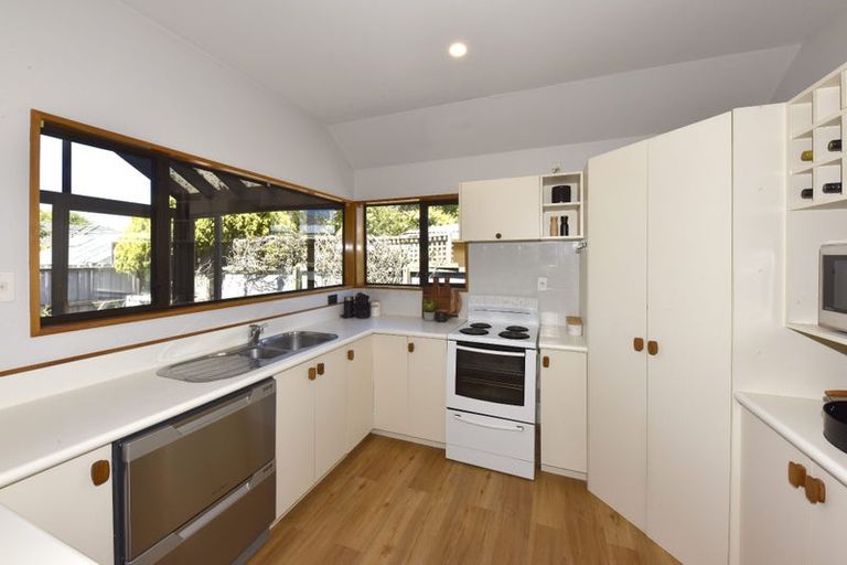 Photo of property in 2/310 Withells Road, Avonhead, Christchurch, 8042