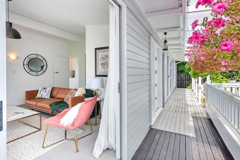 Photo of property in 1/6 Tyne Road, Forrest Hill, Auckland, 0620