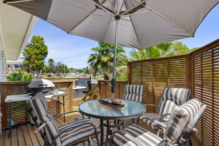 Photo of property in 1/5 Jenelin Road, Glendene, Auckland, 0602