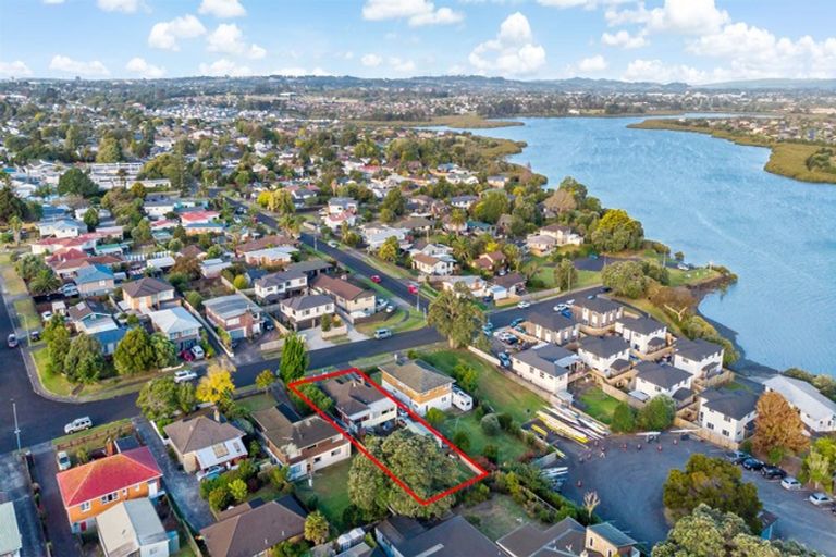 Photo of property in 17 Greers Road, Weymouth, Auckland, 2103