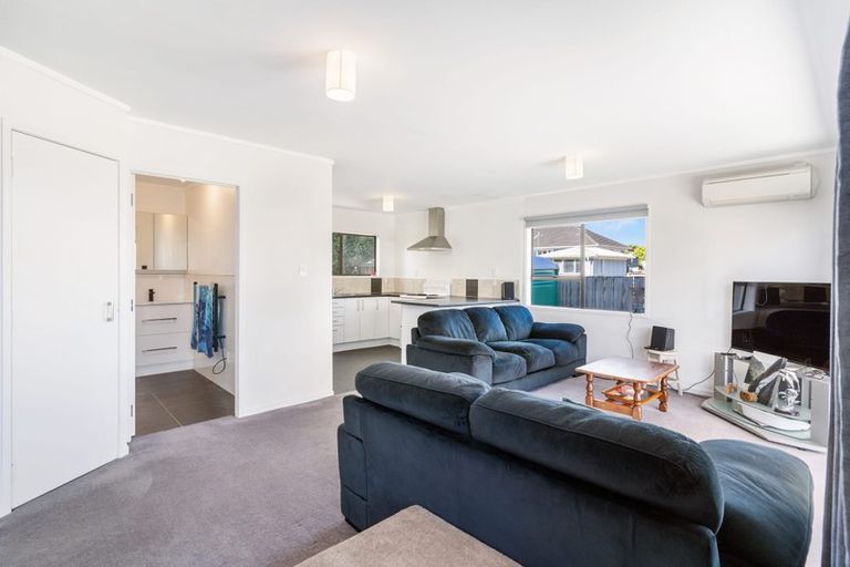 Photo of property in 1/11 Ranui Station Road, Ranui, Auckland, 0612
