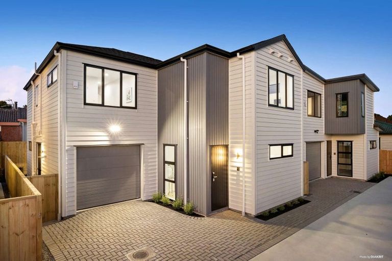 Photo of property in 152b Botany Road, Botany Downs, Auckland, 2010