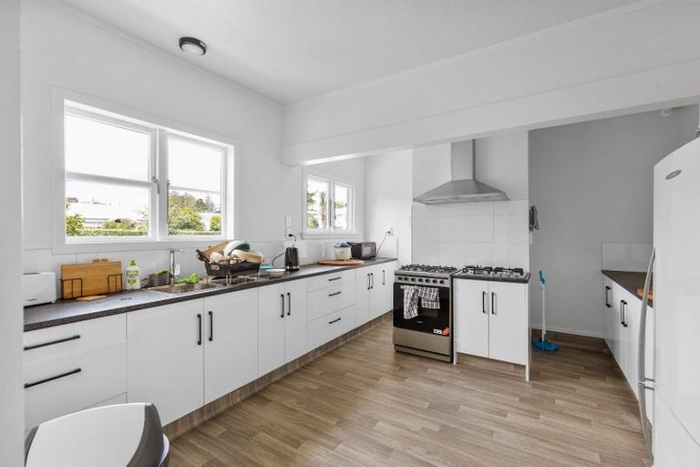 Photo of property in 22 Palm Avenue, Hokowhitu, Palmerston North, 4410