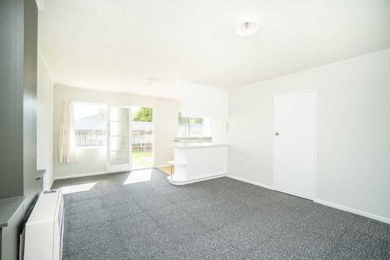 Photo of property in 3 Seddon Street, Takaro, Palmerston North, 4412
