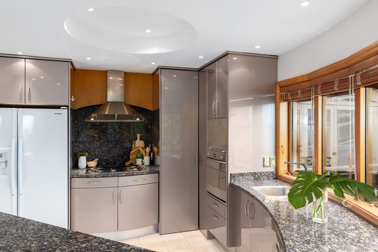 Photo of property in 32 Dyers Pass Road, Cashmere, Christchurch, 8022