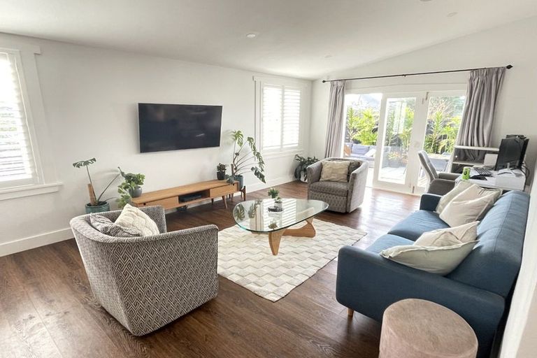 Photo of property in 2b Neil Avenue, Te Atatu Peninsula, Auckland, 0610