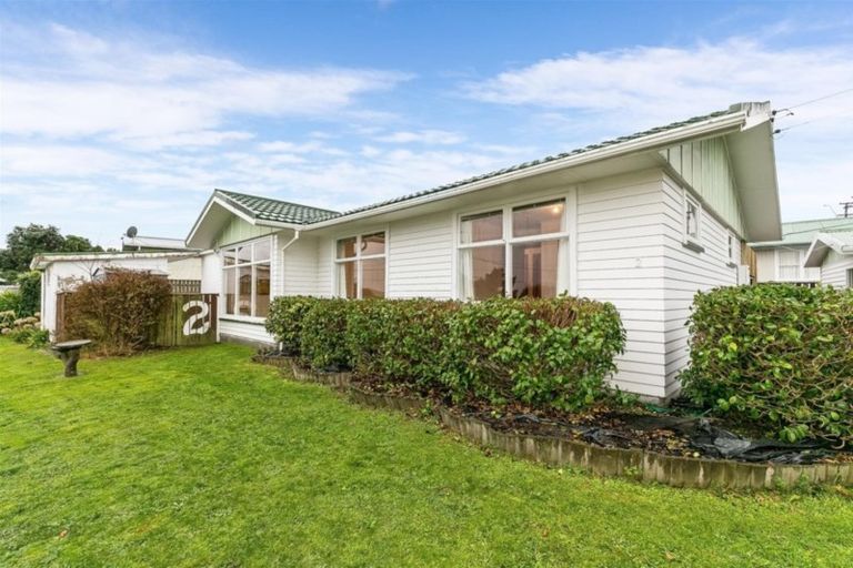 Photo of property in 2 Cara Crescent, Paparangi, Wellington, 6037
