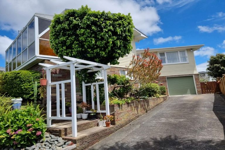 Photo of property in 9 Lynmore Drive, Hillpark, Auckland, 2102