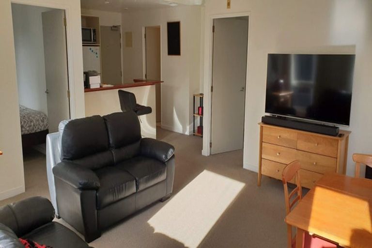 Photo of property in Terrace Heights Apartments, 4b/163 The Terrace, Wellington Central, Wellington, 6011