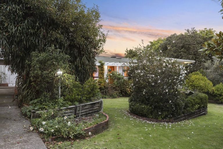 Photo of property in 22 Grendon Road, Titirangi, Auckland, 0604