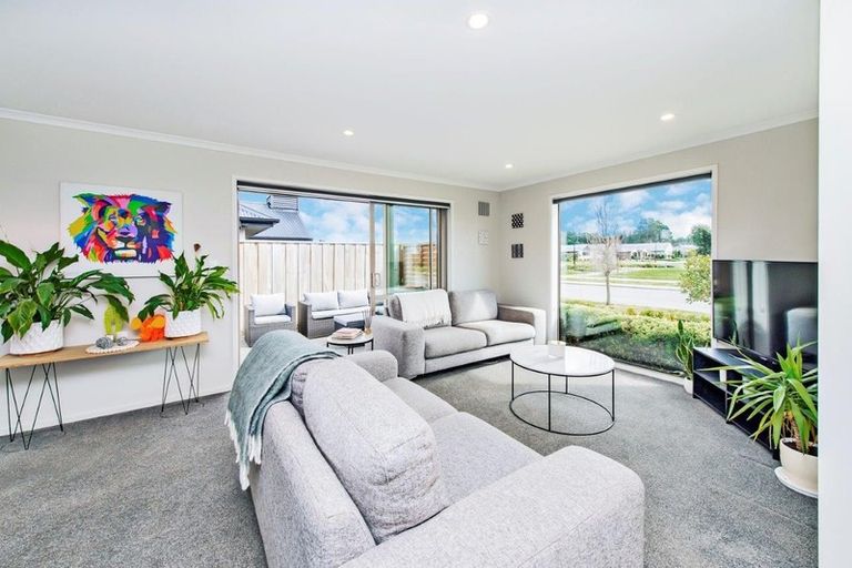 Photo of property in 26 Shillingford Boulevard, Rolleston, 7615