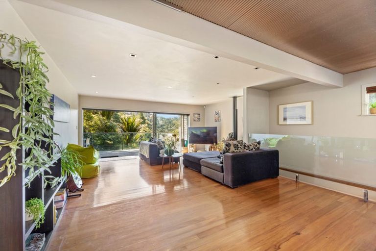 Photo of property in 14 Opou Road, Titirangi, Auckland, 0604