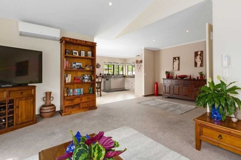 Photo of property in 17 Sams Way, Raumati South, Paraparaumu, 5032