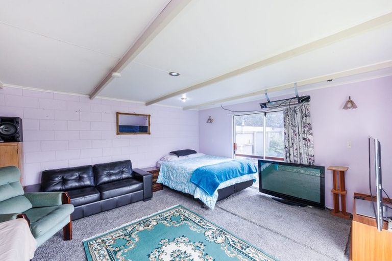 Photo of property in 43 Benmore Avenue, Cloverlea, Palmerston North, 4412