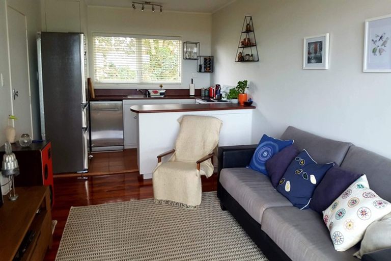 Photo of property in 5/77 Old Lake Road, Narrow Neck, Auckland, 0624