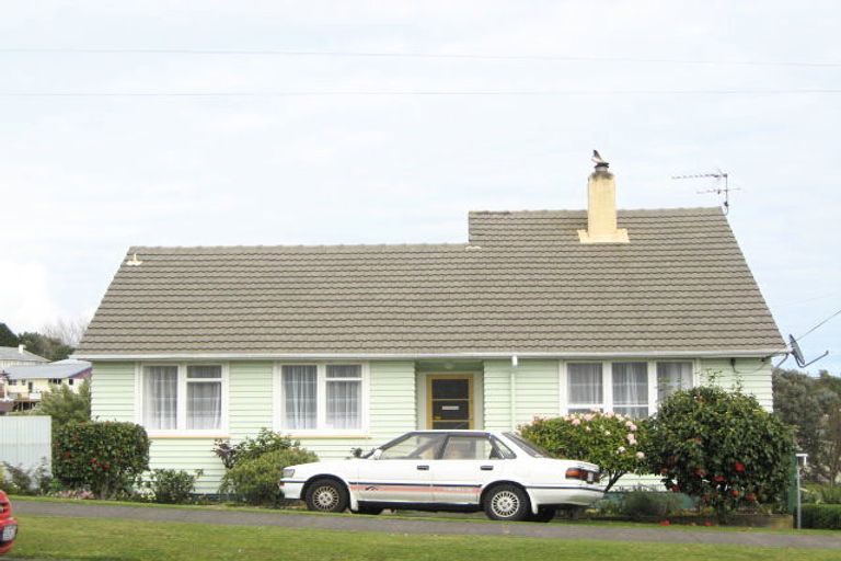 Photo of property in 85 Cook Street, Marfell, New Plymouth, 4310